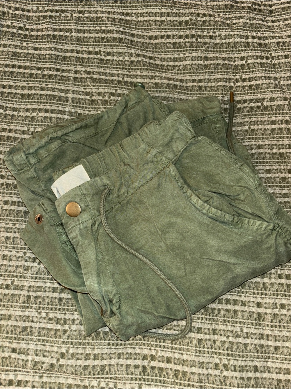 Universal Thread Olive Green Cargo Pants with Drawstring Waist - Picture 7 of 7